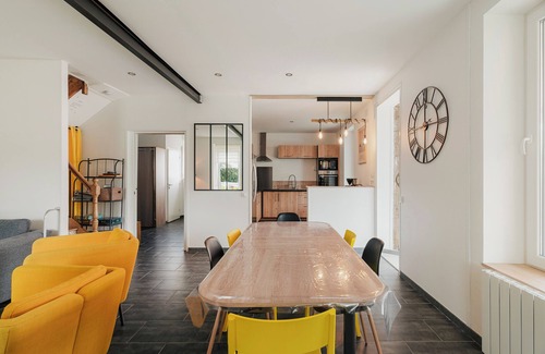 Beaussais-sur-Mer House | Holiday Home 'Gîte De La Tour' with Private Garden and Wi-Fi