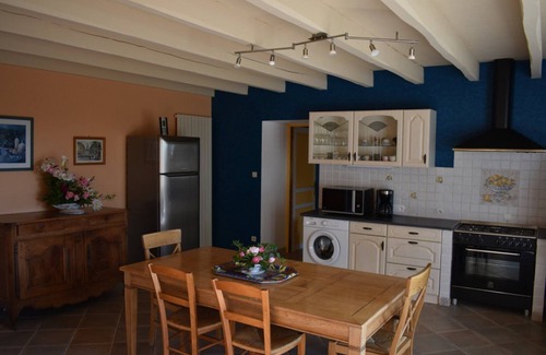 Cisse House | Holiday Home 'Gîte et Truffe' with Private Terrace and Private Garden