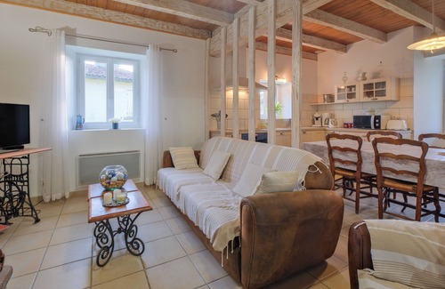 Allemans House | Holiday Home 'Gîte Le Moutat-La Cave' with Private Garden