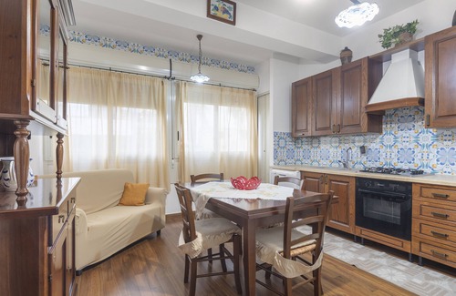 Partanna House | Holiday Home "Gmg - Mondello House" with Mountain View, Garden & Terrace