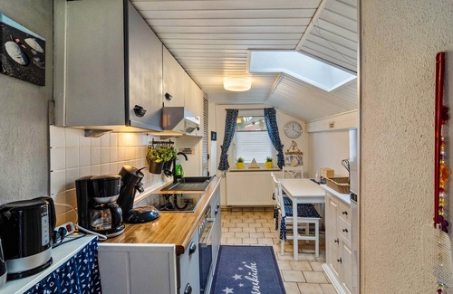 Loquard House | Holiday Home "Grietjes Huus" with Private Terrace, Fireplace & Wi-Fi