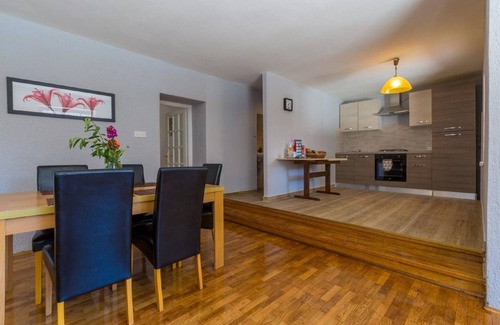 Bribir House | Holiday Home in Birbir near Beach & Pool