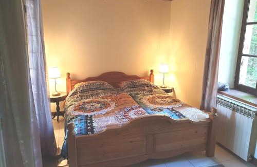 Grury House | Holiday Home in Grury with Pool & Garden