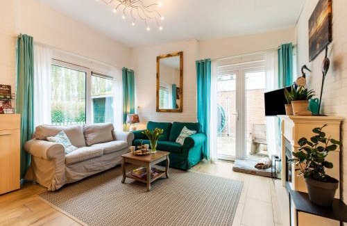 Municipality of Noordwijk House | Holiday Home in Noordwijkerhout near Lake