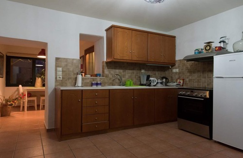 Platanias Town House | Holiday Home in Platanias with panoramic view over the gulf of Chania!