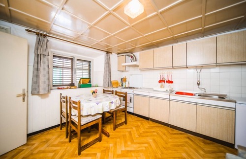 Zrnovo House | Holiday Home in Žrnovo with Terrace, Air condition, WIFI (3709-2)