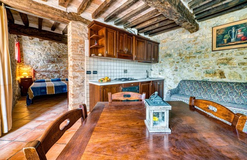 Giano dell'Umbria Other | Holiday Home 'Casale Storico XVII Sec - Rosa' with Mountain View, Shared Pool and Wi-Fi