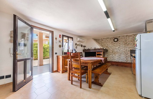 Capitana Apartment | Holiday Home 'Olmi' with Private Terrace, Wi-Fi and Air Conditioning