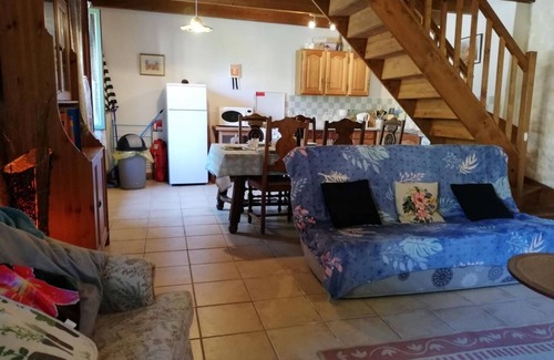 Ploerdut House | Holiday Home 'Jade - Gîtes De Kerlividic' with Shared Pool, Shared Garden and Wi-Fi