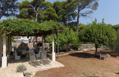 Kolocep Island House | Holiday Home Jekavac -Three Bedroom Apartment with Terrace and Sea View