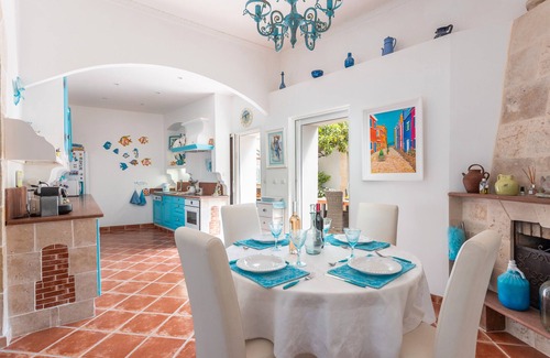 Tresnuraghes House | Holiday Home 'L'incanto Blu' with Private Terrace, Wi-Fi and Air Conditioning