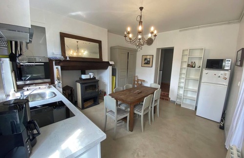 Le Bec-Hellouin House | Holiday Home 'La Maison Du Bec' with Private Terrace, Private Garden and Wi-Fi