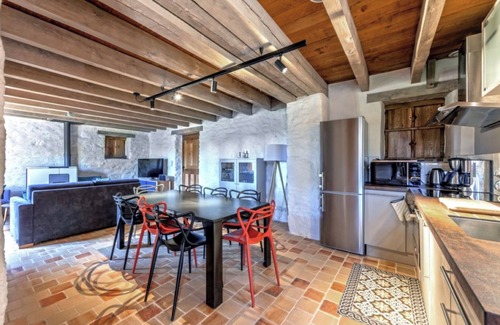 Commana House | Holiday Home 'La Longère - Piscine - Spa - Jardin' with Shared Pool, Private Terrace and Wi-Fi