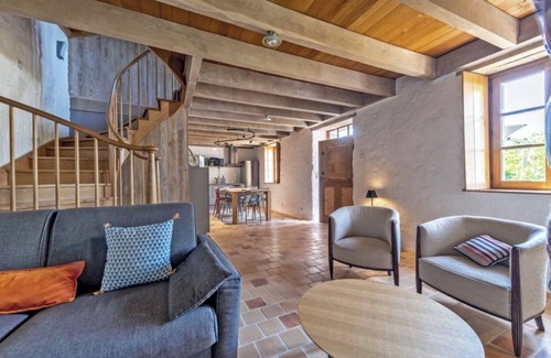 Commana House | Holiday Home 'La Maison - Piscine - Spa - Jardin' with Shared Pool, Private Terrace and Wi-Fi