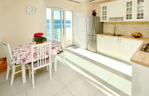Celina House | Holiday Home Lara by Interhome