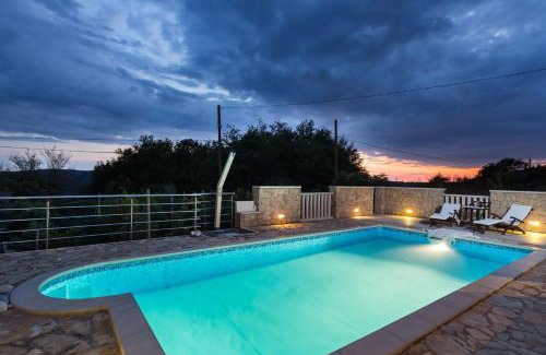 Mihanici House | Holiday Home Lazuština Paradise & The Mermaid