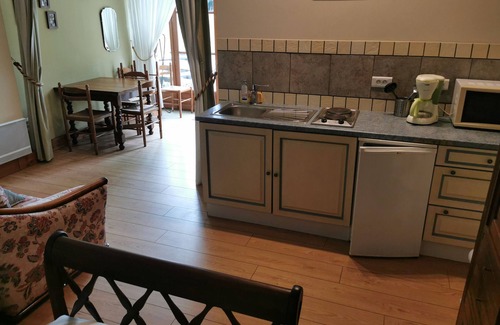 Val-d'Oust House | Holiday Home 'Le Crévy - La Calèche - 3 Pers' with Private Terrace, Private Garden and Wi-Fi