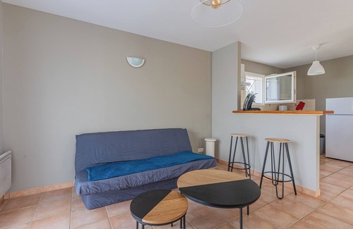 Valeyrac House | Holiday Home 'Le Pin Franc' with Private Terrace, Private Garden and Wi-Fi