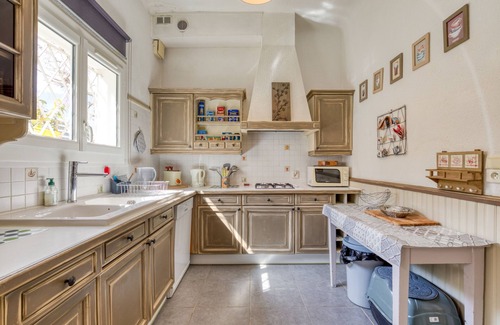 Sete House | Holiday Home 'Maison De La Plage' with Private Terrace, Wi-Fi and Air Conditioning