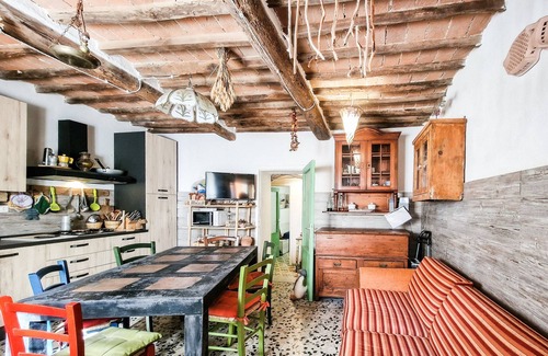 Rio Marina House | Holiday Home 'Maison Philippe Costa Est' with Mountain View, Private Terrace and Wi-Fi