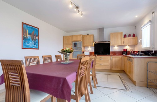 Trevignon House | Holiday Home 'Maison Vue Mer 150m De La Plage' with Sea View, Private Terrace and Wi-Fi