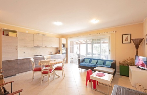 Kolan House | Holiday Home Mandre near Stunning Beaches