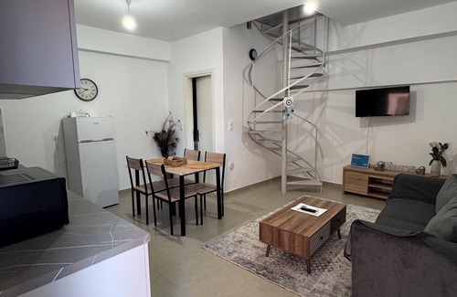 Episkopi House | Holiday Home 'Maravel House' with Sea View, Wi-Fi and Air Conditioning