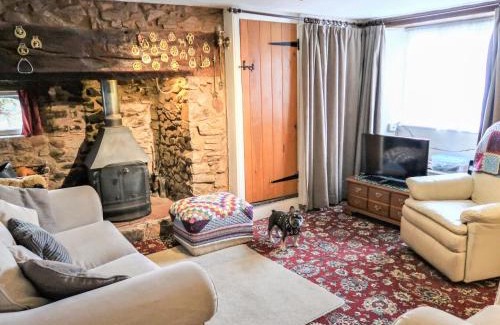 West Quantoxhead House | Holiday Home Moonfleat Cottage by Interhome