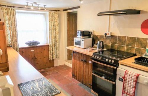 West Quantoxhead House | Holiday Home Moonfleat Cottage by Interhome