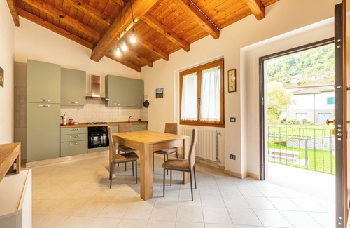 Firenzuola House | Holiday Home 'Numero 2' with Shared Garden