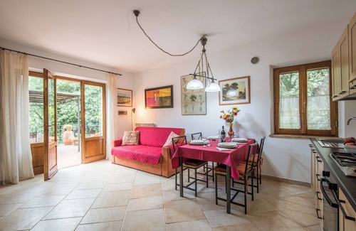 Simignano House | Holiday Home 'Ocabianca' with Private Terrace, Wi-Fi and Air Conditioning