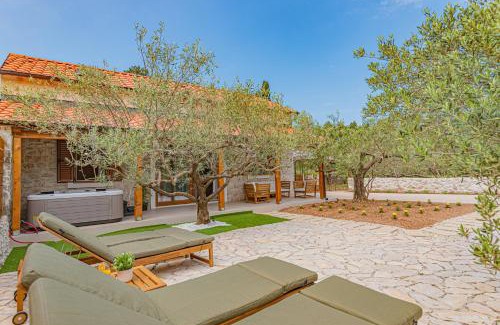 Sibenik Villa | Holiday Home Parona
