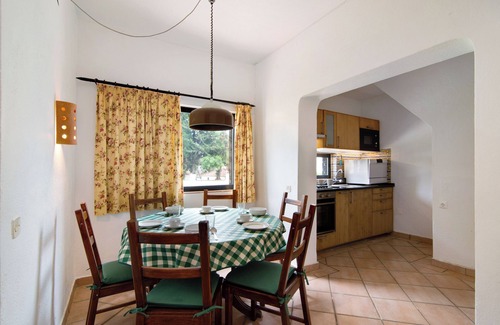 Santa Luzia House | Holiday Home 'Pedras Del Rei Ll' with Shared Pool, Wi-Fi and Air Conditioning