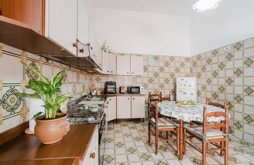 Marsala House | Holiday Home 'Pino' with Air Conditioning