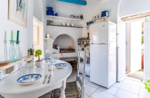 Megas Yialos-Nites House | Holiday Home 'Platia Tinos Cycladic Cottage' with Mountain View, Private Terrace and Balcony