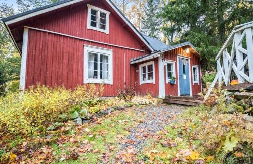 Karjalohja House | Holiday Home Puutarhurin mökki by Interhome