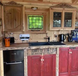 Balnain House | Holiday Home Shepherds Hut by Interhome