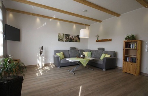 Burg-Dorf House | Holiday home Sonnentau