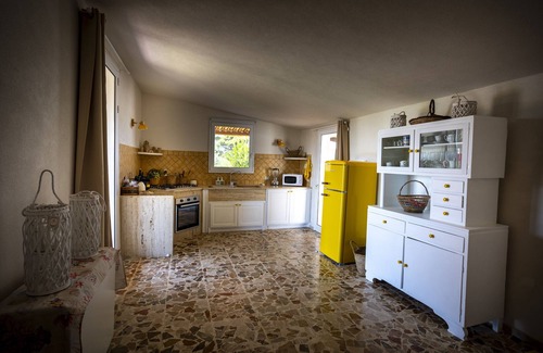 Marsala House | Holiday Home 'Suite La Barracca' with Sea View, Wi-Fi and Air Conditioning