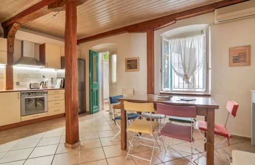 Lefkada House | Holiday Home 'Sunny and Cozy House In Lefkada' with Private Terrace, Wi-Fi and Air Conditioning
