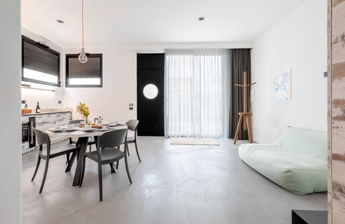 Melendugno Apartment | Holiday Home 'Tre' with Shared Terrace, Wi-Fi and Air Conditioning