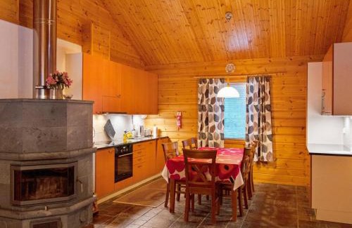 Akaslompolo House | Holiday Home Tunturitähti by Interhome