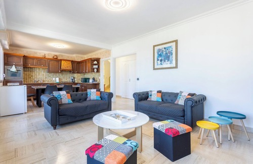 Trevignon House | Holiday Home 'Ty Porz Mouzic' with Sea View, Private Garden and Wi-Fi