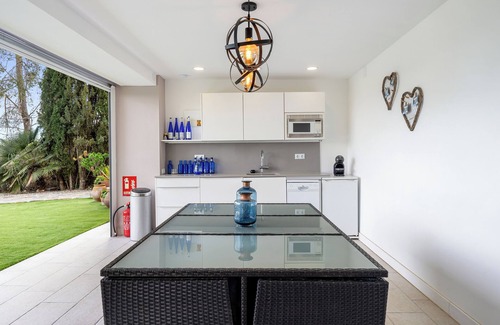 Canyelles House | Holiday Home 'Valle De Los Sueños' with Mountain Views, Wi-Fi and Air Conditioning