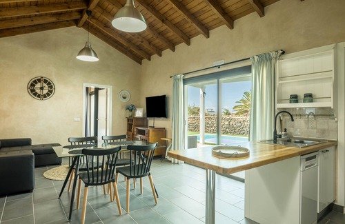 La Oliva Villa | Holiday Home “Villa Era 2” with Garden, Pool, Terrace & Wi-Fi