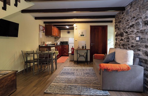 Ribeira Brava House | Holiday Home 'Villa Rústica-Casa da Lurdes' with Mountain View, Wi-Fi, Balcony and Terrace