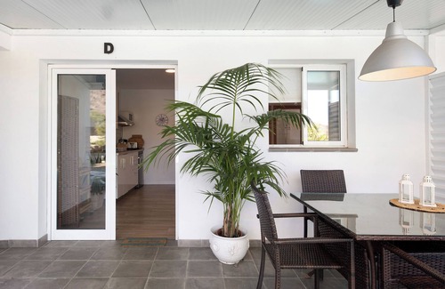 Los Llanos de Aridane Villa | Holiday Home 'Villa Tino- Casa D' with Mountain View, Shared Pool and Wi-Fi