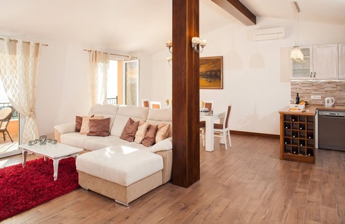 Makarska Villa | Holiday home with a heated pool with a beautiful view of the sea.