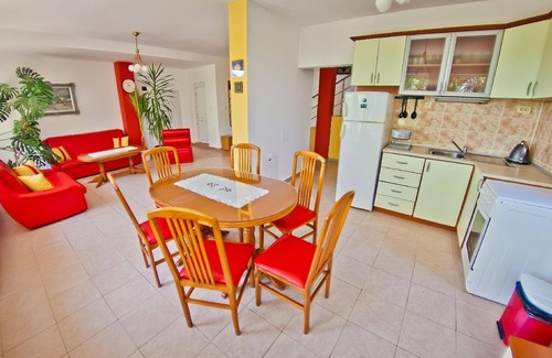 Primorski House | Holiday home with view of the water