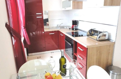 Rogac House | Holiday home with garden, barbecue and terrace